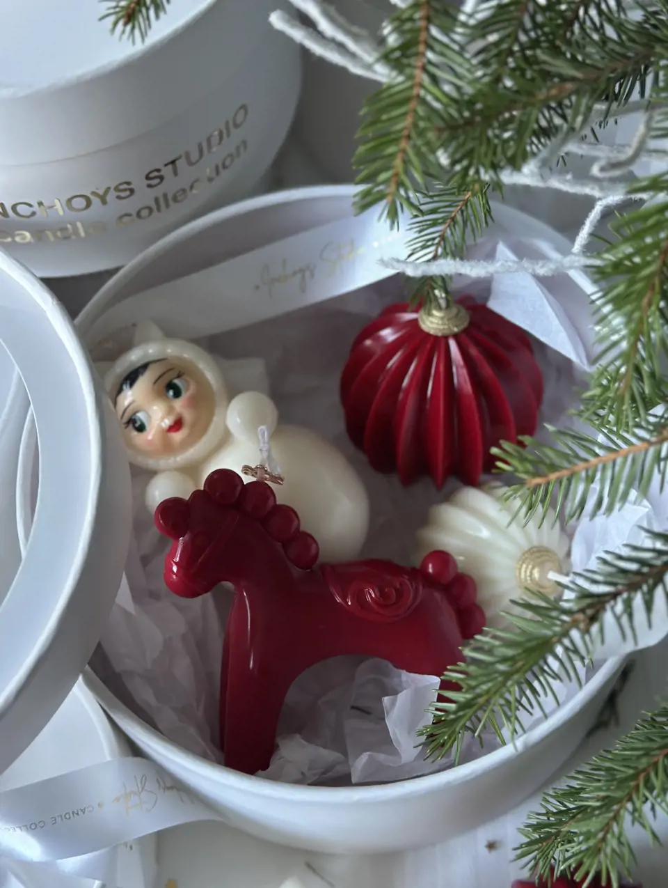 Подарочный набор с огненной лошадкой и белой Неваляшкой — изображение 2