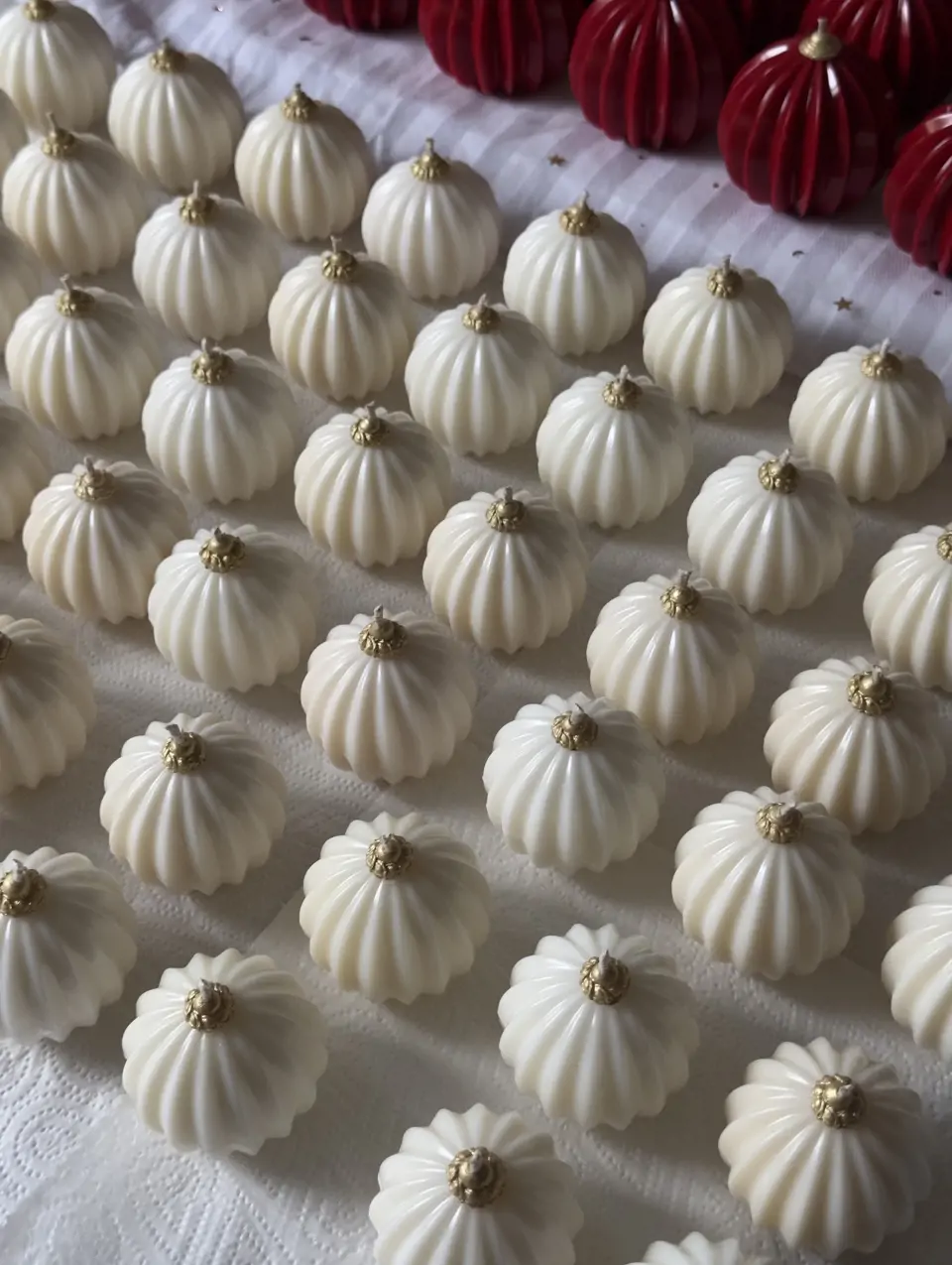 Керамический шар 6 см ребристый белый — изображение 1