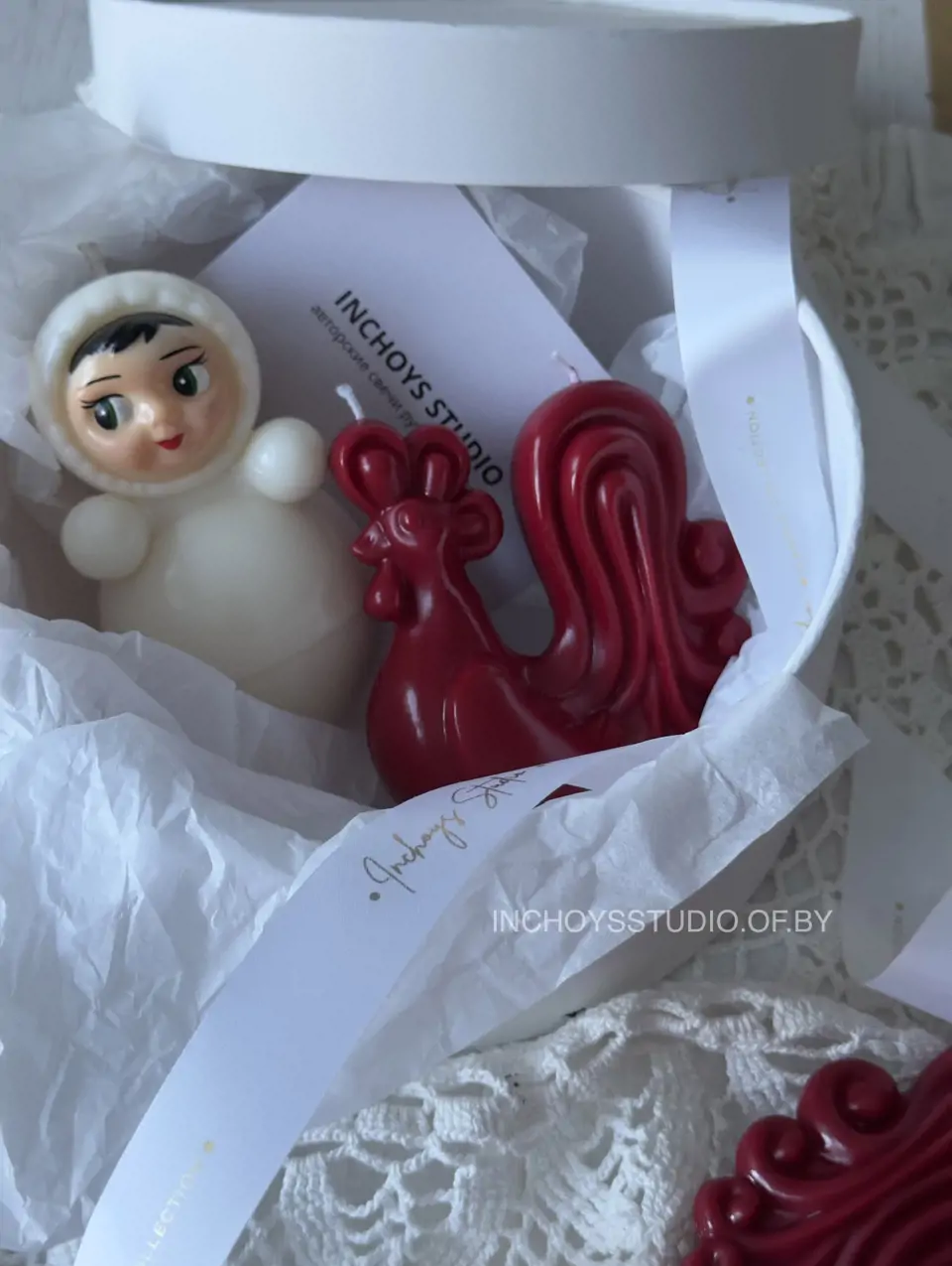 Подарочный набор Петушок и Неваляшка в белом  — изображение 1